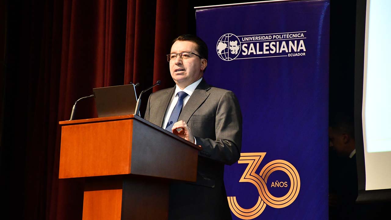 P. Juan Cárdenas, Rector de la UPS durante la presentación de informes en la Rendición de Cuentas UPS 2023